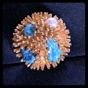 Benedikt vintage pin with turquesas stones